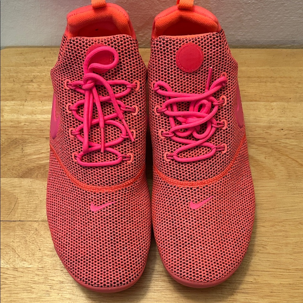 NEW Nike Bright hot Pink Sneakers - Picture 2 of 6